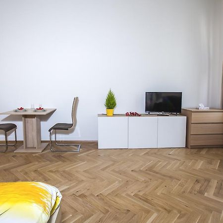 Beautiful Central Apartment Thamova Prague Ngoại thất bức ảnh